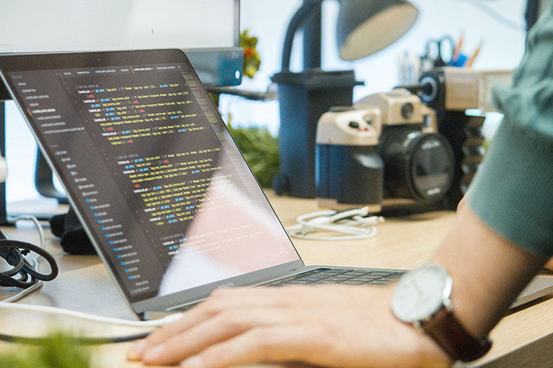 top-meserii-bine-platit-programator-idei-joburi-de-viitor