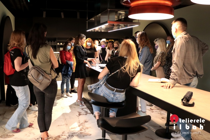 Vizita-la-showsoom-SAAB-cursanti-Design-Interior-4-Atelierele-ILBAH.jpg