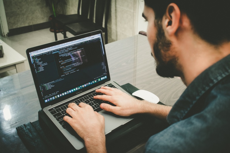 Ce face un programator Atelierele ILBAH