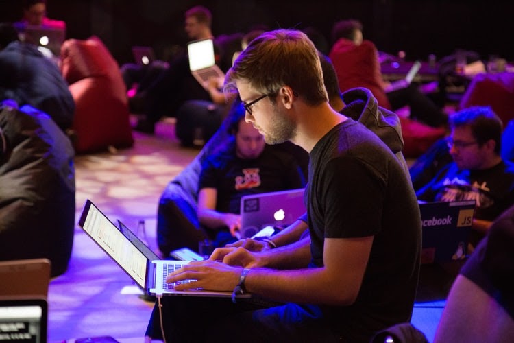 Cele mai folosite limbaje de programare 1 Atelierele ILBAH